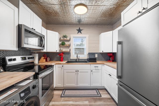 96 4th St, Ponderay, ID 83852