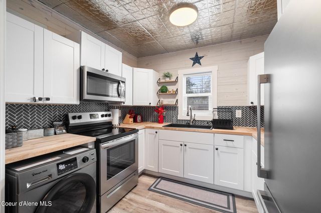 96 4th St, Ponderay, ID 83852