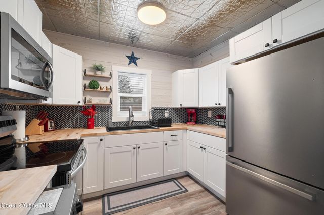 96 4th St, Ponderay, ID 83852