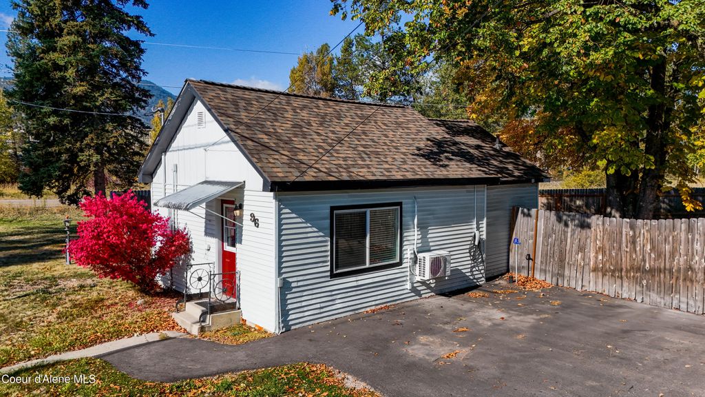 96 4th St, Ponderay, ID 83852