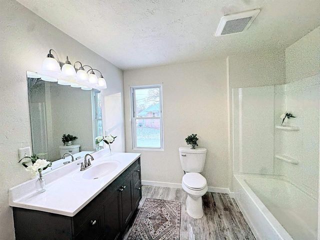 1813 W SUMMER STREET, Appleton, WI 54914