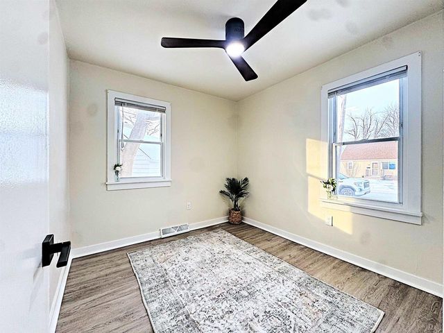 1813 W SUMMER STREET, Appleton, WI 54914