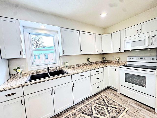 1813 W SUMMER STREET, Appleton, WI 54914