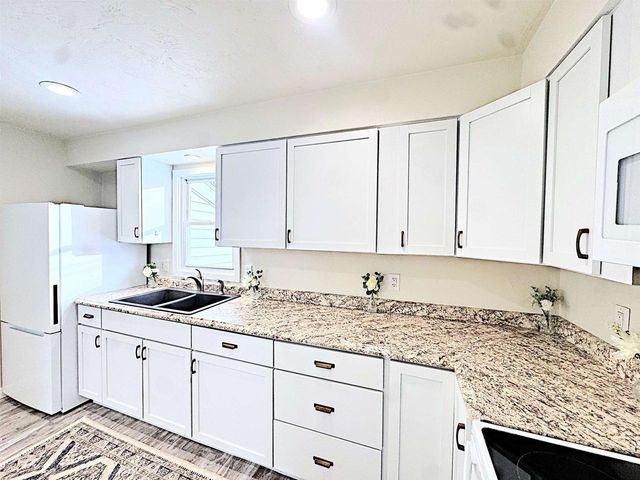 1813 W SUMMER STREET, Appleton, WI 54914