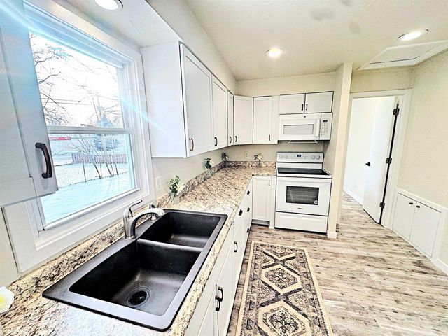 1813 W SUMMER STREET, Appleton, WI 54914