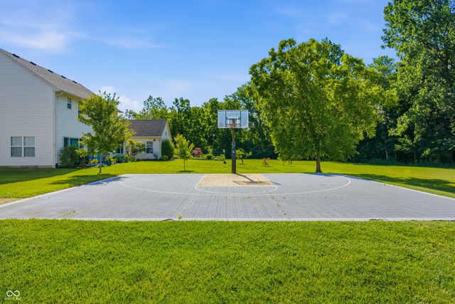 4513 Lost Tree Drive, Indianapolis, IN 46268