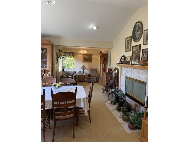 65 SHORELINE Dr, Florence, OR 97439