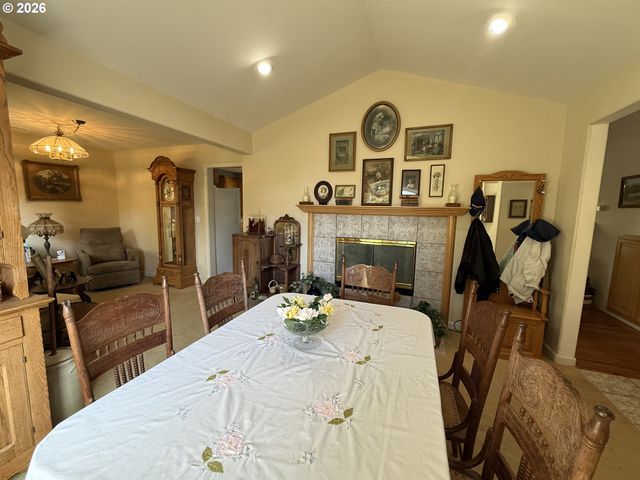 65 SHORELINE Dr, Florence, OR 97439