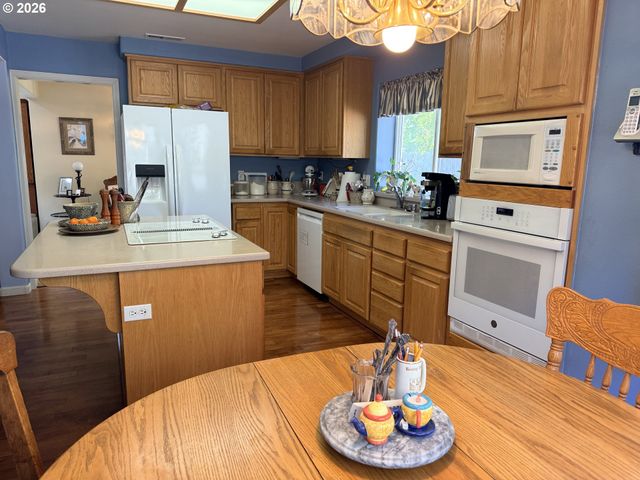 65 SHORELINE Dr, Florence, OR 97439