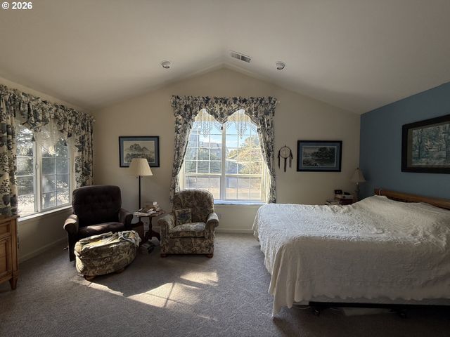 65 SHORELINE Dr, Florence, OR 97439