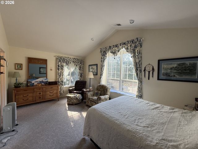 65 SHORELINE Dr, Florence, OR 97439