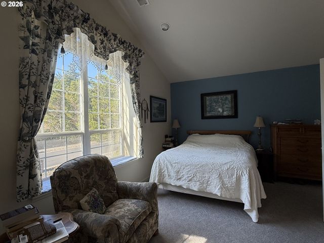 65 SHORELINE Dr, Florence, OR 97439