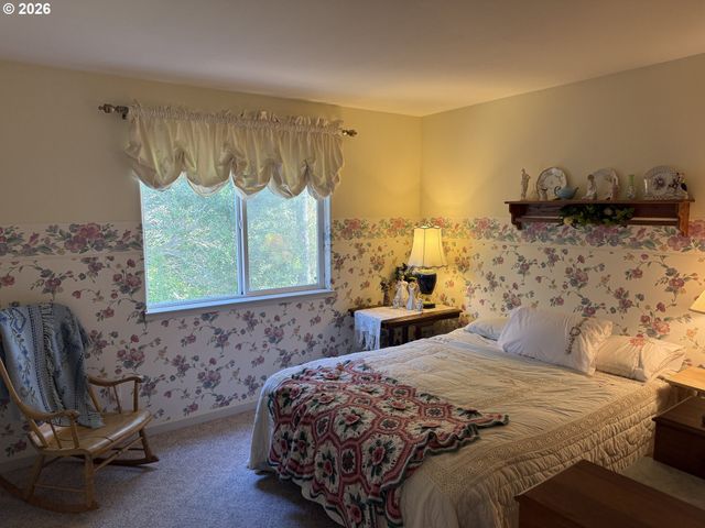 65 SHORELINE Dr, Florence, OR 97439