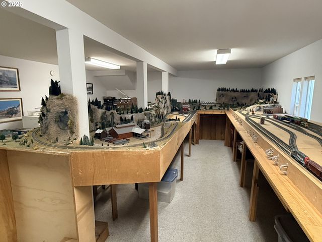 65 SHORELINE Dr, Florence, OR 97439