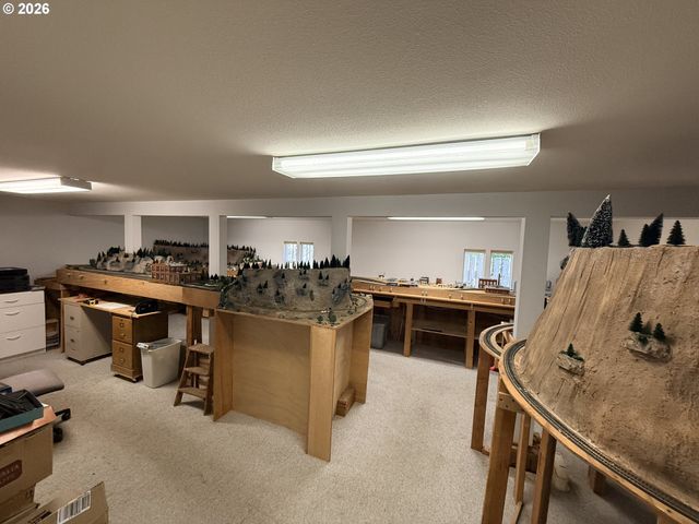 65 SHORELINE Dr, Florence, OR 97439