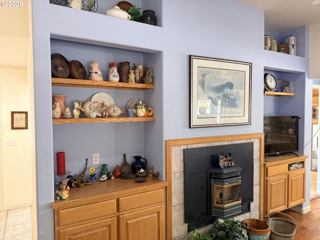 65 SHORELINE Dr, Florence, OR 97439