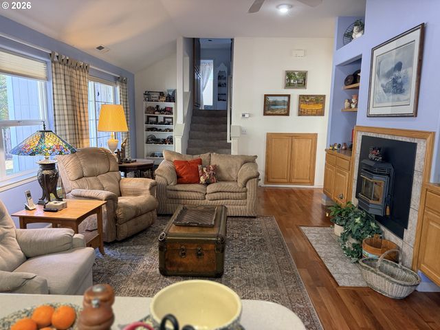 65 SHORELINE Dr, Florence, OR 97439