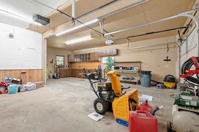 1721 3rd ST SE, Minot, ND 58701