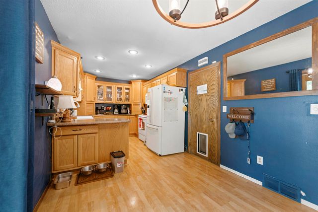 1721 3rd ST SE, Minot, ND 58701