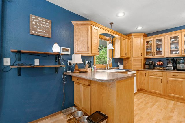 1721 3rd ST SE, Minot, ND 58701