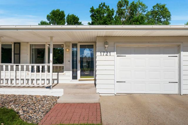 1721 3rd ST SE, Minot, ND 58701