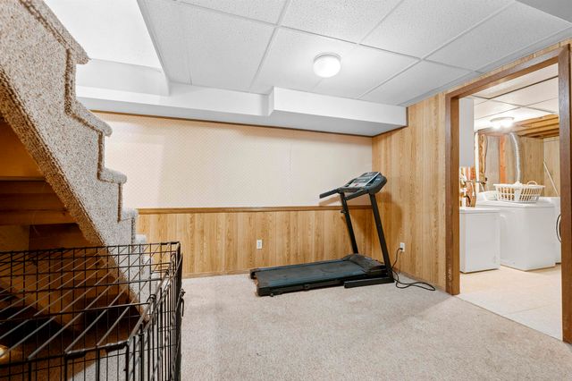 1721 3rd ST SE, Minot, ND 58701