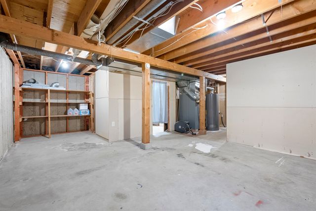 1721 3rd ST SE, Minot, ND 58701