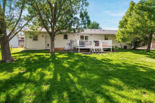 1721 3rd ST SE, Minot, ND 58701