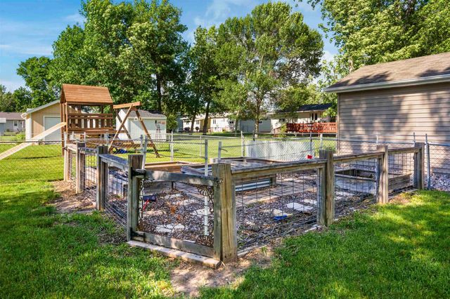 1721 3rd ST SE, Minot, ND 58701