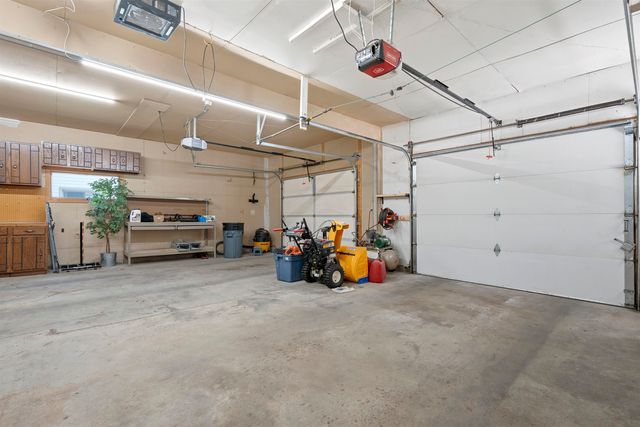 1721 3rd ST SE, Minot, ND 58701