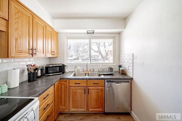 1075 Stanger Avenue, Idaho Falls, ID 83404