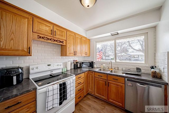 1075 Stanger Avenue, Idaho Falls, ID 83404