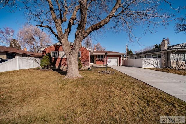 1075 Stanger Avenue, Idaho Falls, ID 83404