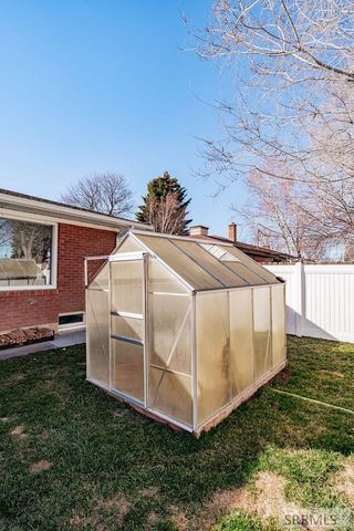 1075 Stanger Avenue, Idaho Falls, ID 83404