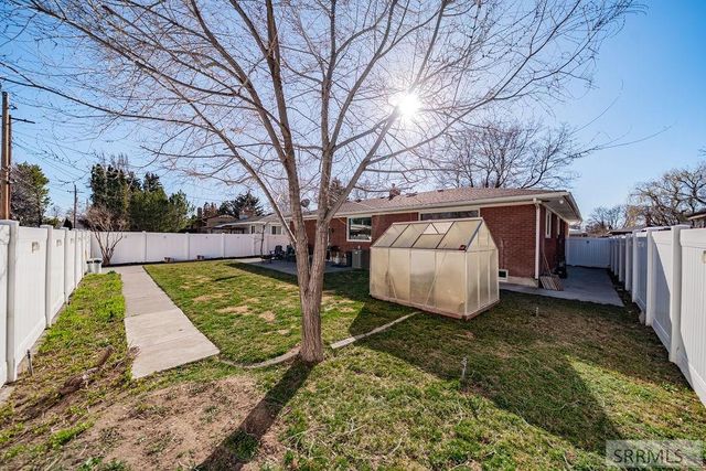 1075 Stanger Avenue, Idaho Falls, ID 83404