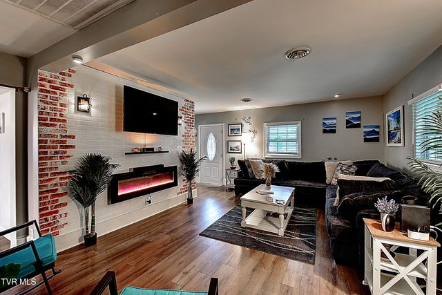 607 South 2nd Street, Elizabethton, TN 37643