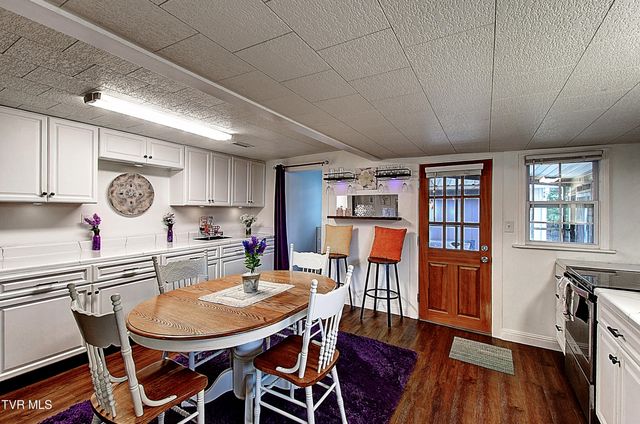 607 South 2nd Street, Elizabethton, TN 37643