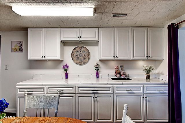 607 South 2nd Street, Elizabethton, TN 37643