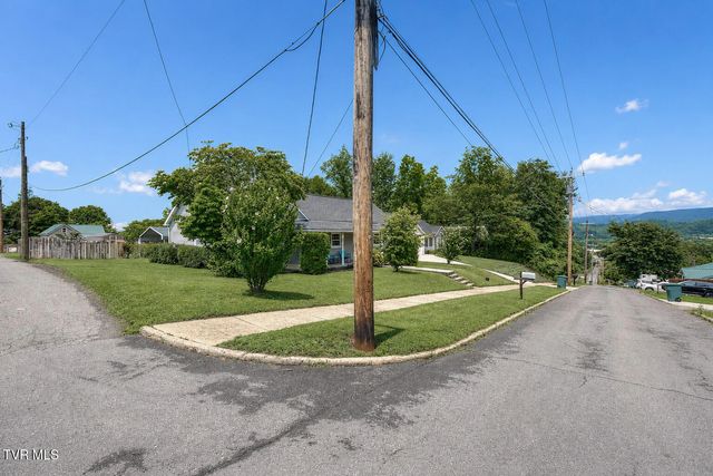 607 South 2nd Street, Elizabethton, TN 37643