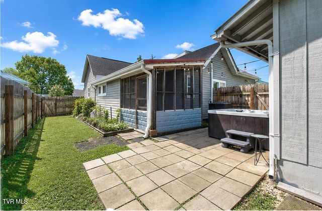 607 South 2nd Street, Elizabethton, TN 37643