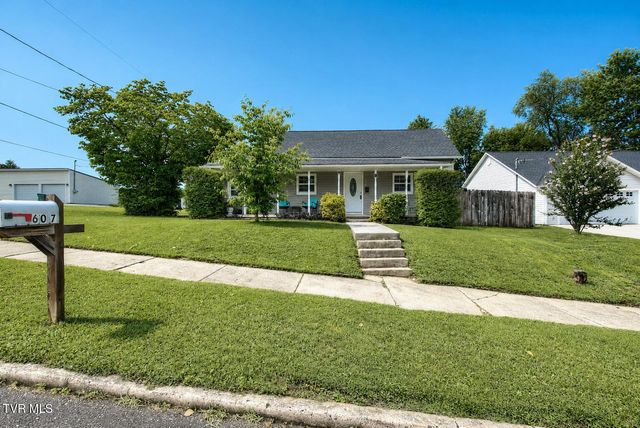 607 South 2nd Street, Elizabethton, TN 37643