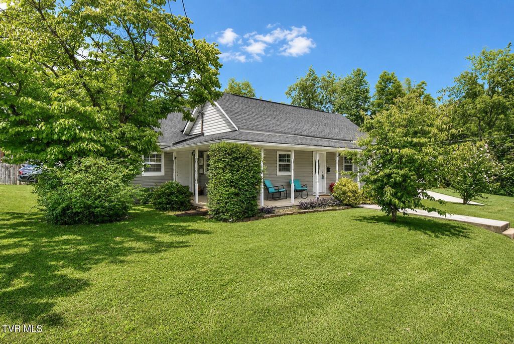 607 South 2nd Street, Elizabethton, TN 37643