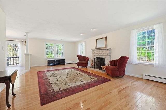 5 Chestnut St, Plainville, MA 02762