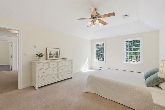 5 Chestnut St, Plainville, MA 02762