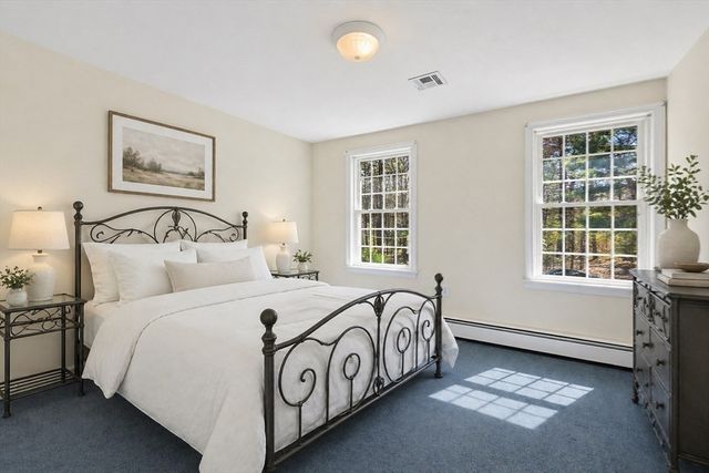 5 Chestnut St, Plainville, MA 02762