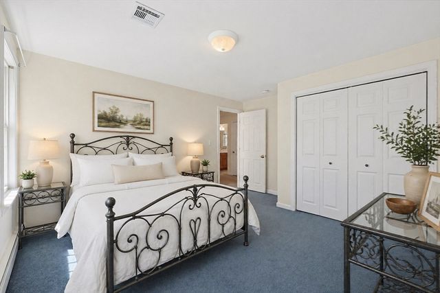 5 Chestnut St, Plainville, MA 02762