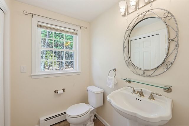 5 Chestnut St, Plainville, MA 02762