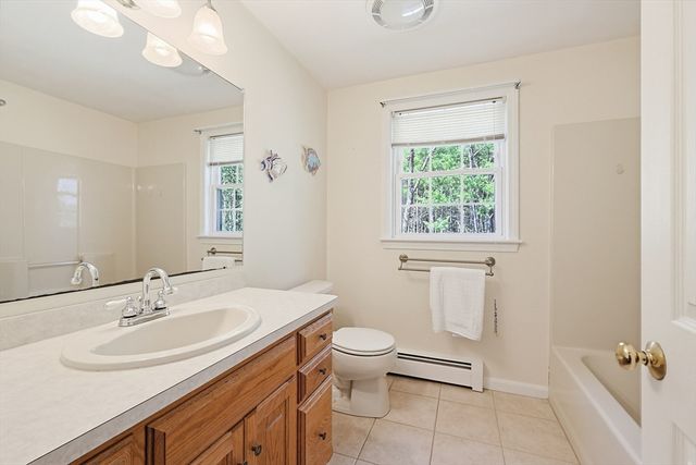 5 Chestnut St, Plainville, MA 02762