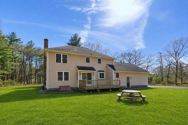 5 Chestnut St, Plainville, MA 02762