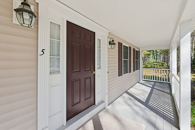 5 Chestnut St, Plainville, MA 02762